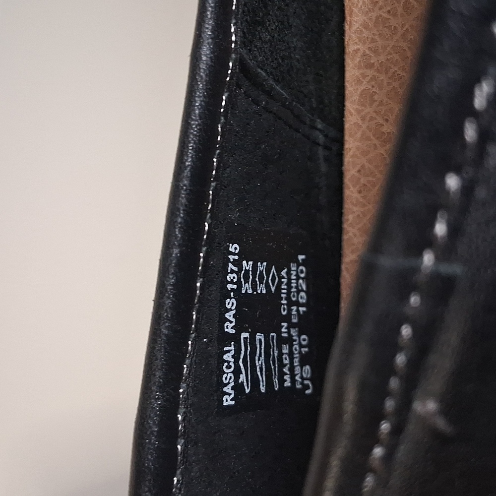 Taos Footwear Black Flats - Picture 3 of 9